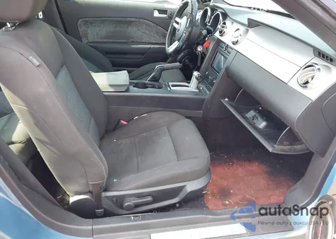 2006 Ford Mustang V6 z USA, uszkodzony, nr VIN 1ZVHT80N865246114